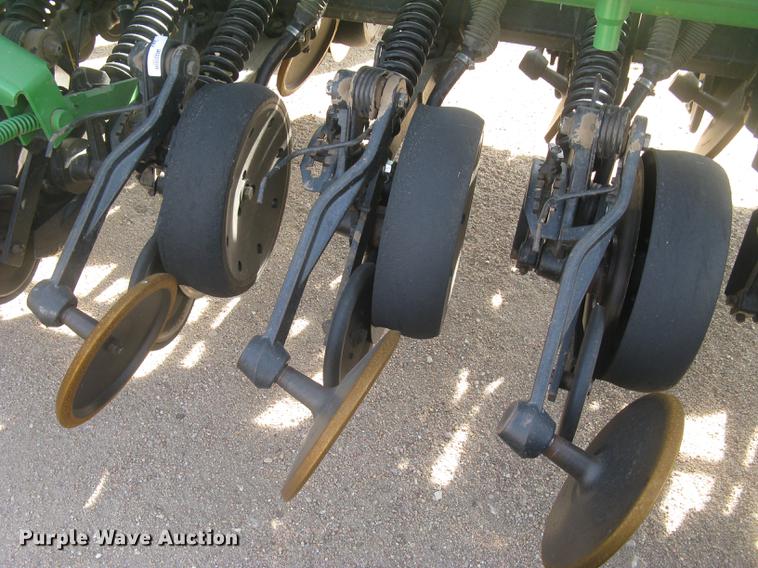 image for item DC2344 2003 John Deere 1590 grain drill
