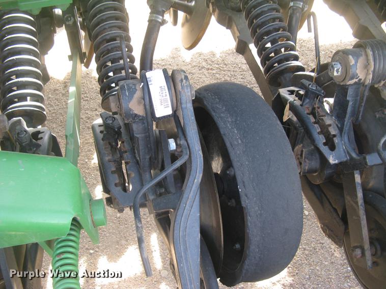 image for item DC2344 2003 John Deere 1590 grain drill