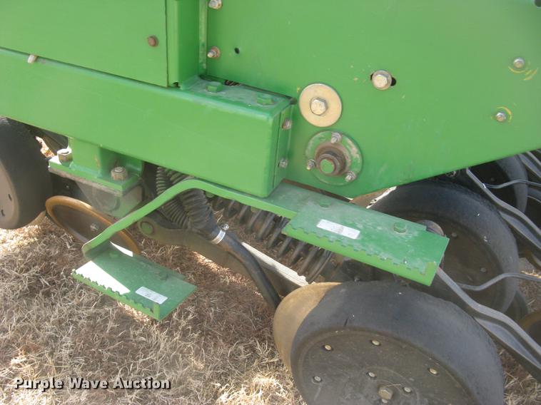 image for item DC2344 2003 John Deere 1590 grain drill