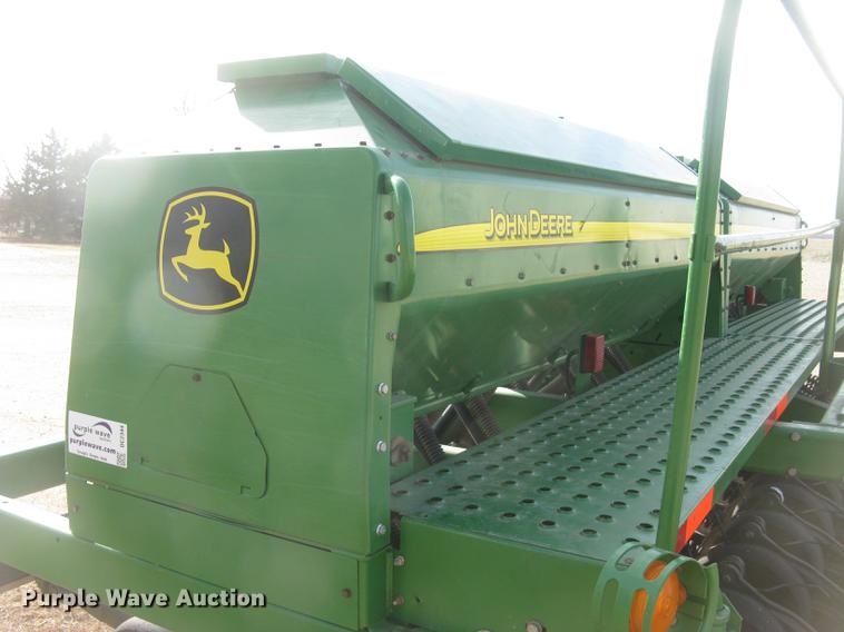 image for item DC2344 2003 John Deere 1590 grain drill