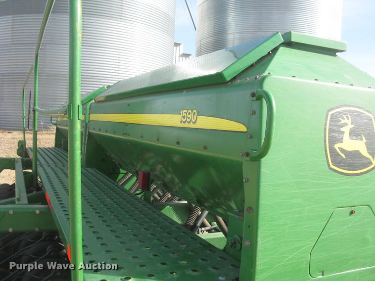 image for item DC2344 2003 John Deere 1590 grain drill