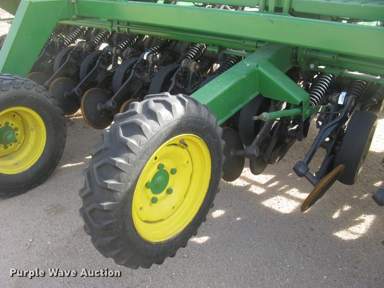 image for item DC2344 2003 John Deere 1590 grain drill