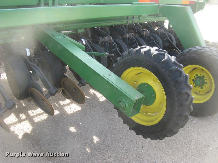 image for item DC2344 2003 John Deere 1590 grain drill