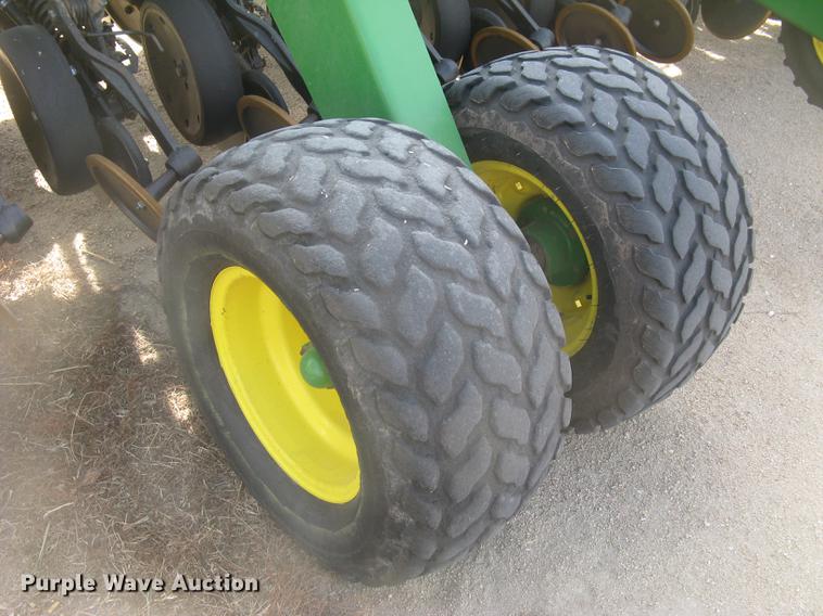 image for item DC2344 2003 John Deere 1590 grain drill