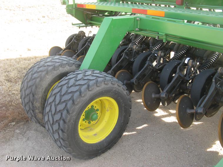 image for item DC2344 2003 John Deere 1590 grain drill
