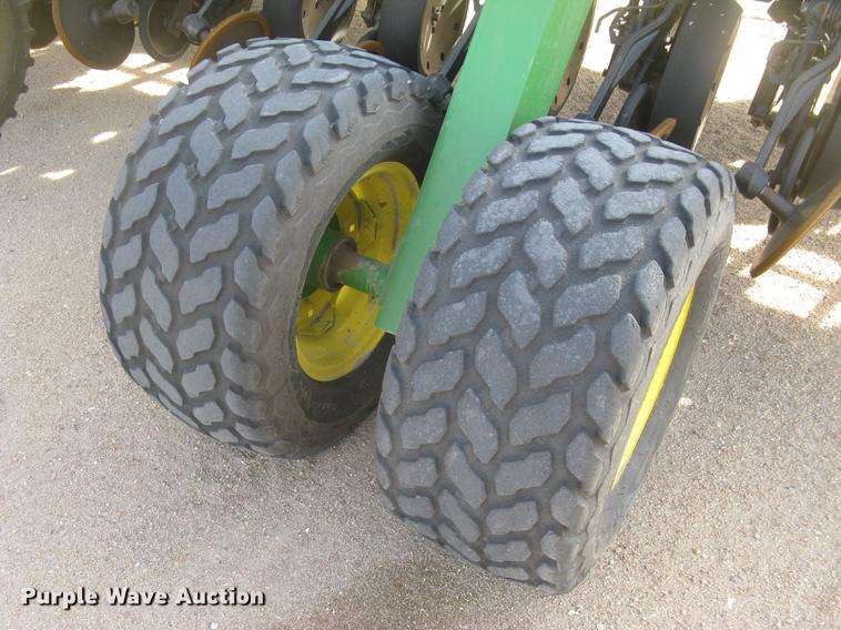 image for item DC2344 2003 John Deere 1590 grain drill
