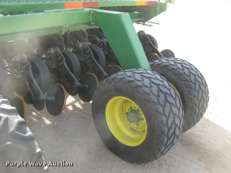 image for item DC2344 2003 John Deere 1590 grain drill