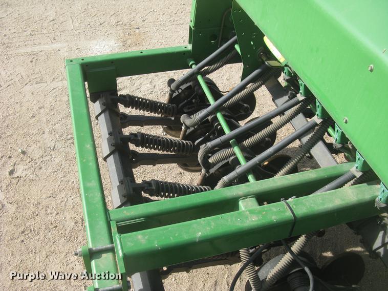 image for item DC2344 2003 John Deere 1590 grain drill