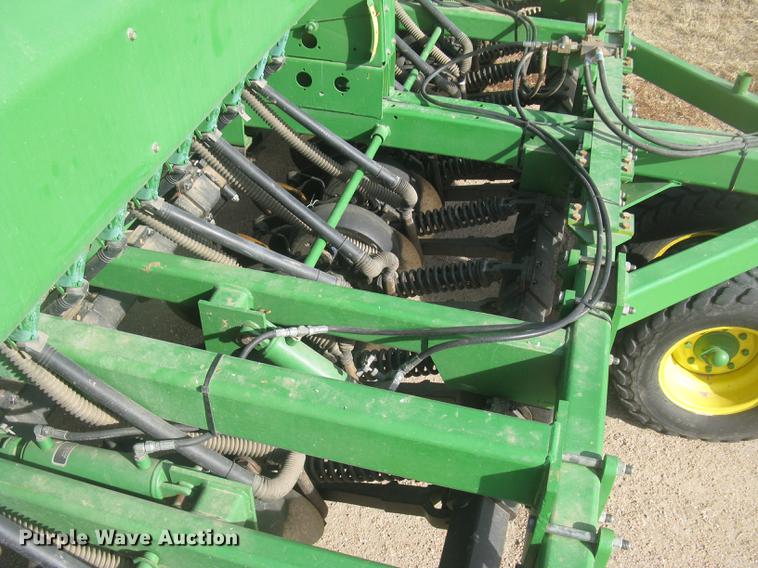 image for item DC2344 2003 John Deere 1590 grain drill