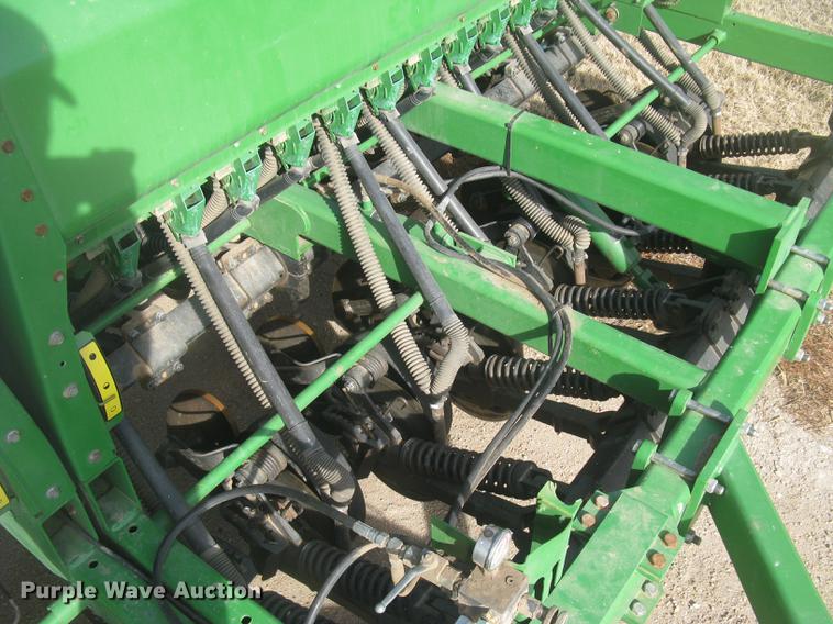 image for item DC2344 2003 John Deere 1590 grain drill