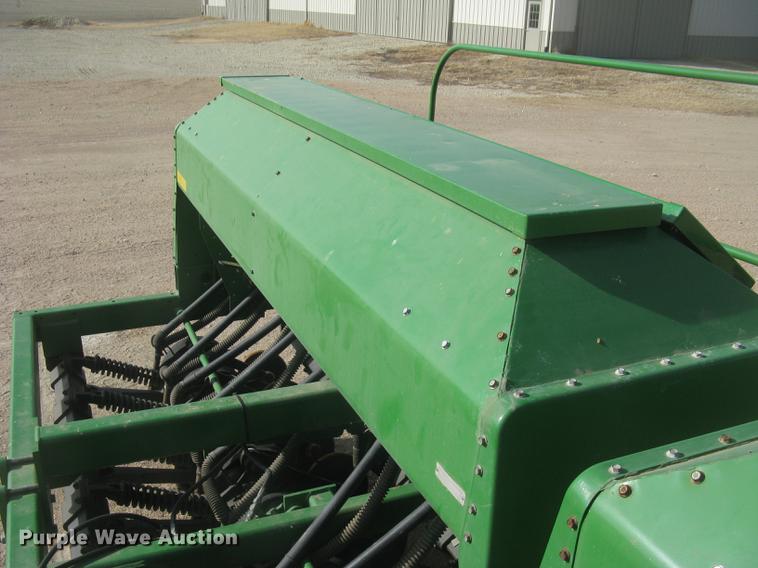 image for item DC2344 2003 John Deere 1590 grain drill