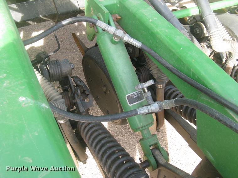 image for item DC2344 2003 John Deere 1590 grain drill