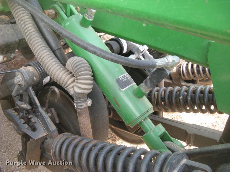 image for item DC2344 2003 John Deere 1590 grain drill