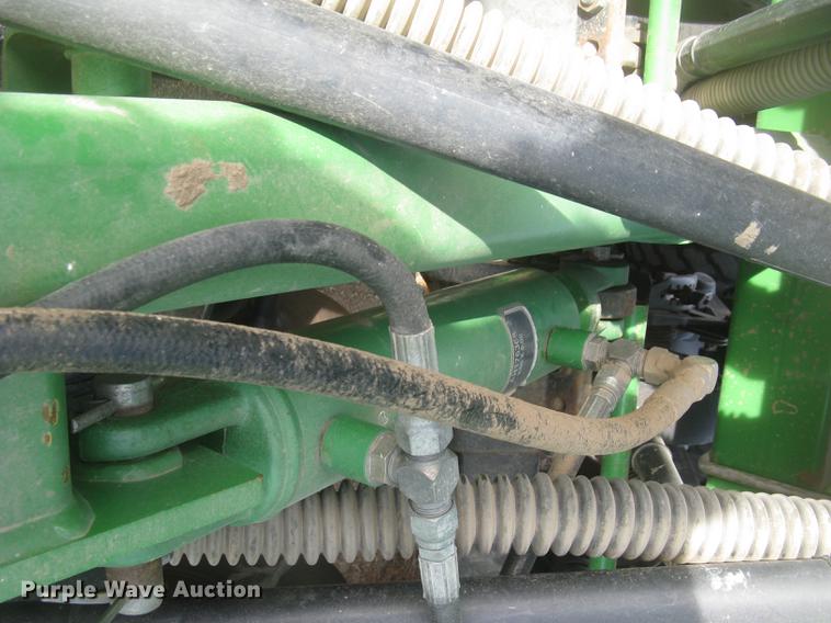 image for item DC2344 2003 John Deere 1590 grain drill
