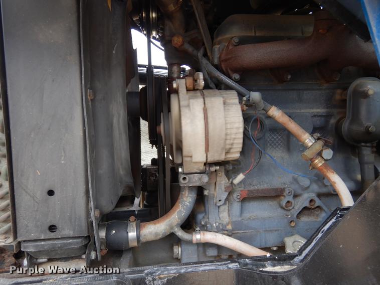 image for item DC5976 1996 New Holland 5635 tractor