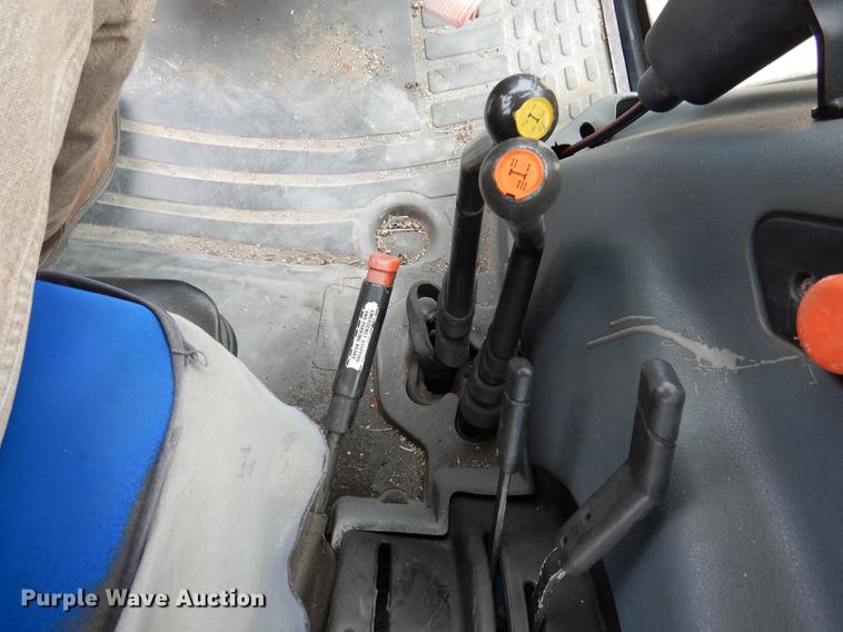 image for item DC5976 1996 New Holland 5635 tractor