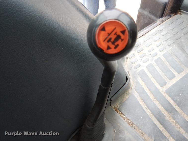 image for item DC5976 1996 New Holland 5635 tractor