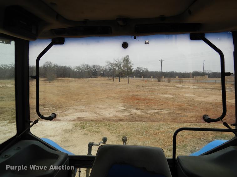 image for item DC5976 1996 New Holland 5635 tractor