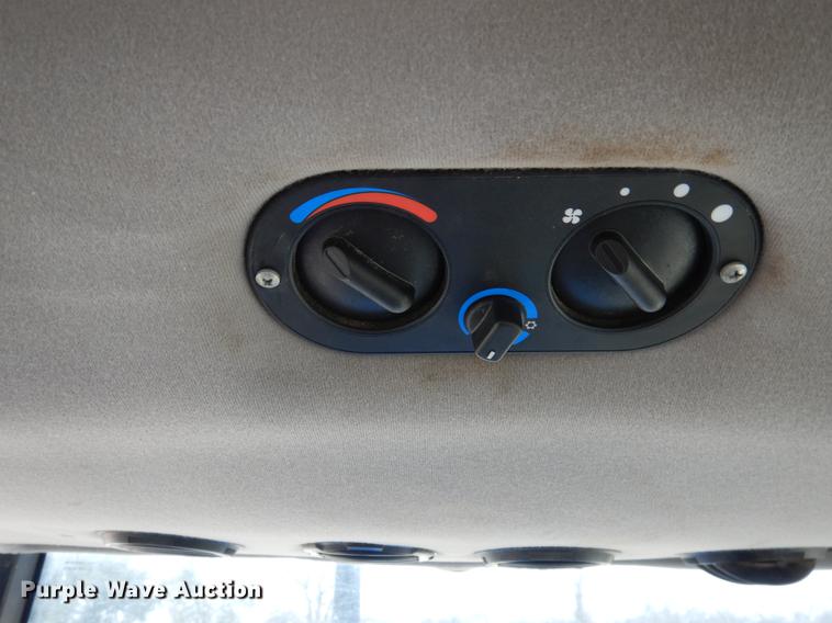 image for item DC5976 1996 New Holland 5635 tractor