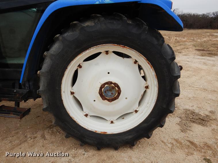 image for item DC5976 1996 New Holland 5635 tractor