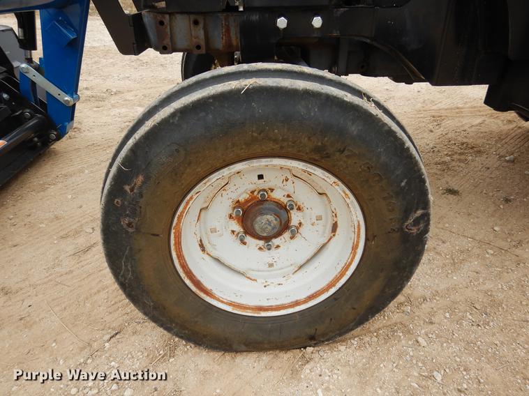 image for item DC5976 1996 New Holland 5635 tractor