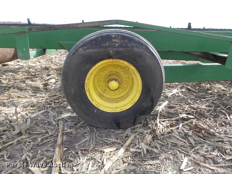image for item DC7412 John Deere 00200 bale stack mover
