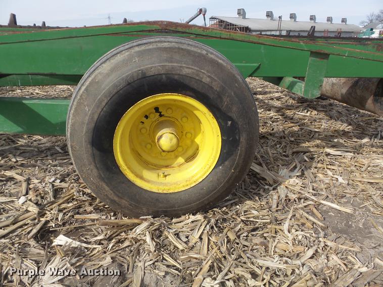 image for item DC7412 John Deere 00200 bale stack mover