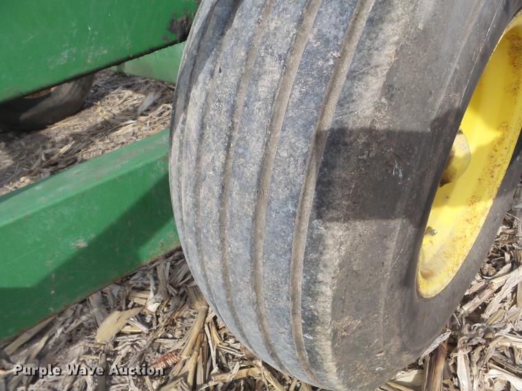 image for item DC7412 John Deere 00200 bale stack mover
