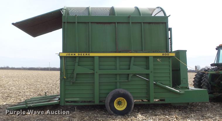 image for item DC7414 John Deere E0200 bale stacker
