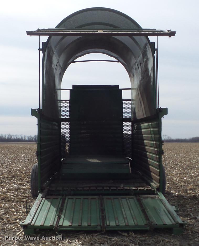 image for item DC7414 John Deere E0200 bale stacker