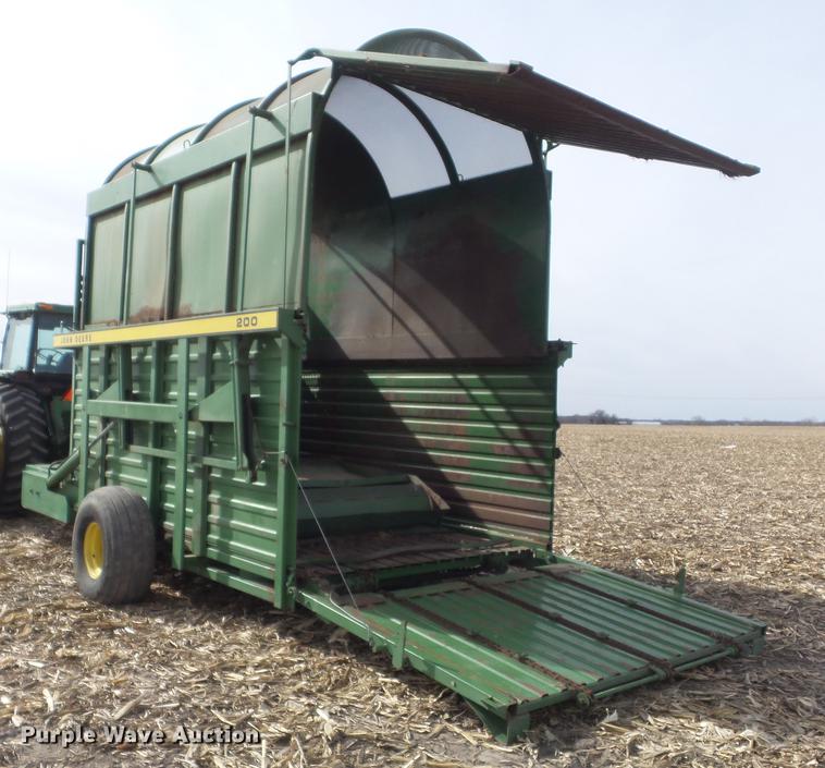 image for item DC7414 John Deere E0200 bale stacker