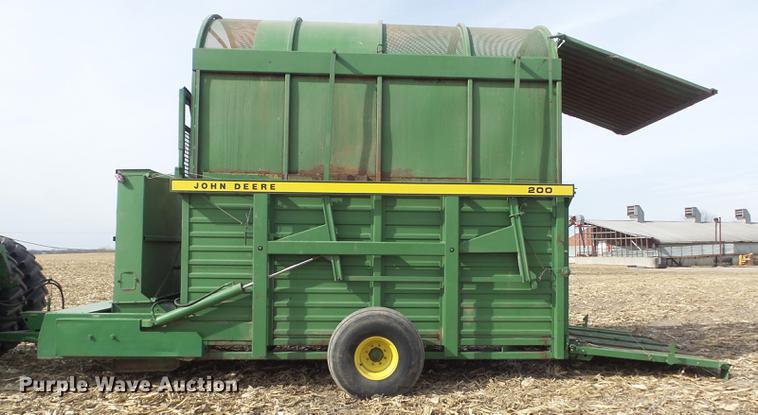 image for item DC7414 John Deere E0200 bale stacker
