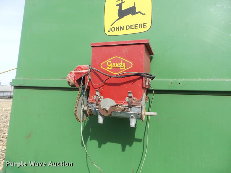 image for item DC7414 John Deere E0200 bale stacker