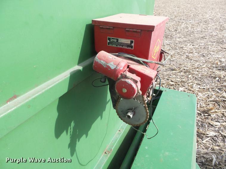 image for item DC7414 John Deere E0200 bale stacker