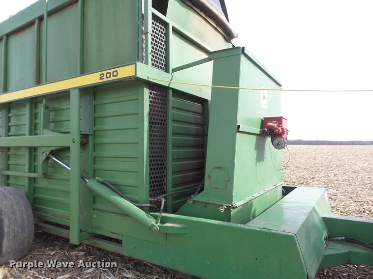 image for item DC7414 John Deere E0200 bale stacker