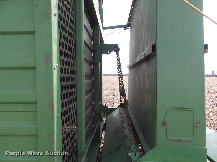 image for item DC7414 John Deere E0200 bale stacker