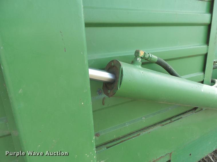 image for item DC7414 John Deere E0200 bale stacker