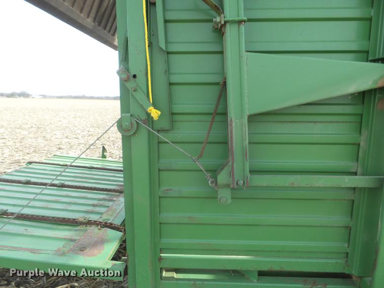 image for item DC7414 John Deere E0200 bale stacker