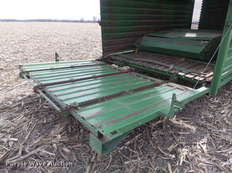 image for item DC7414 John Deere E0200 bale stacker