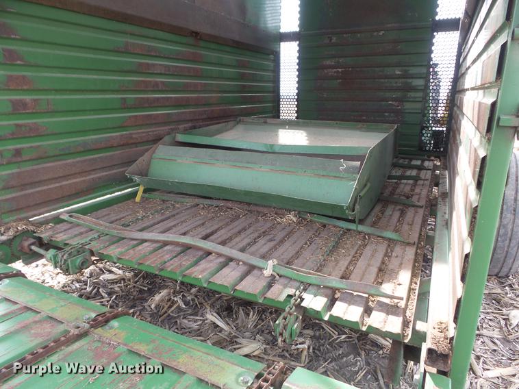 image for item DC7414 John Deere E0200 bale stacker