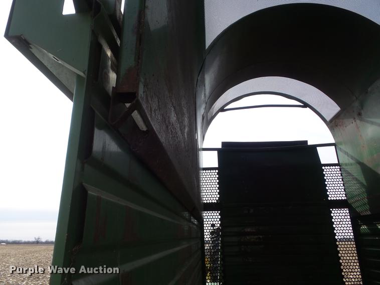 image for item DC7414 John Deere E0200 bale stacker