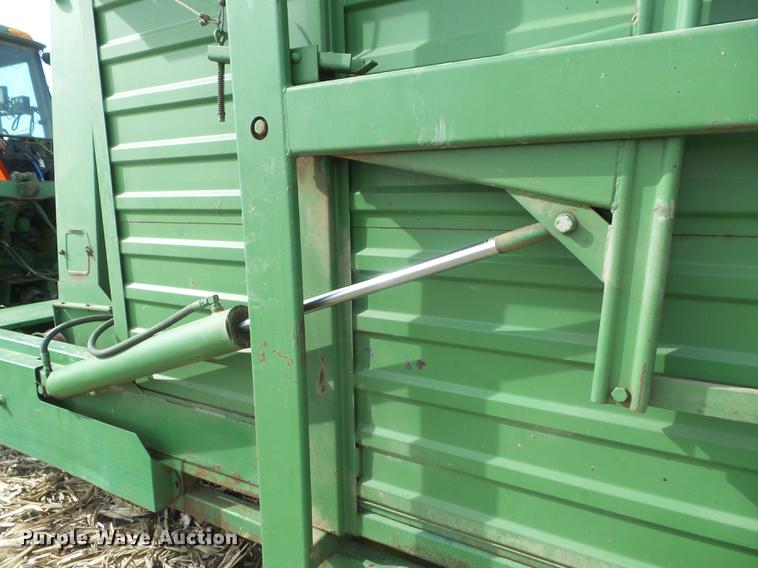 image for item DC7414 John Deere E0200 bale stacker