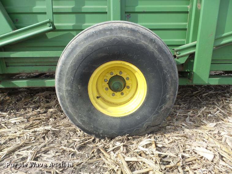 image for item DC7414 John Deere E0200 bale stacker