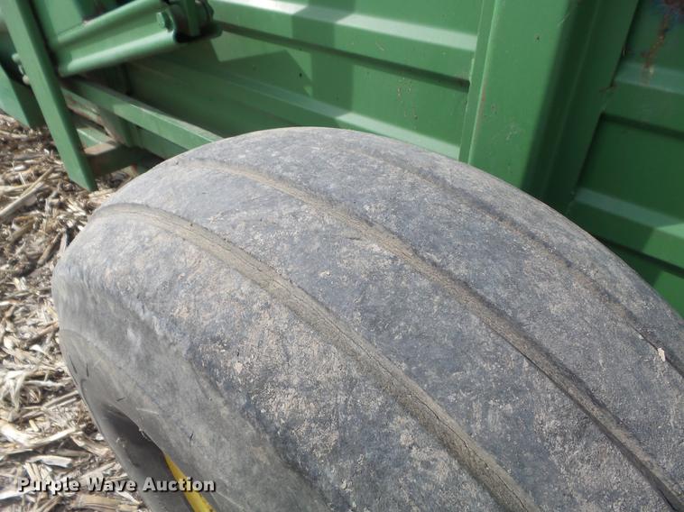 image for item DC7414 John Deere E0200 bale stacker