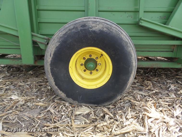 image for item DC7414 John Deere E0200 bale stacker