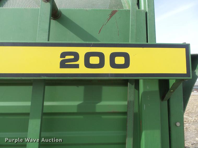 image for item DC7414 John Deere E0200 bale stacker