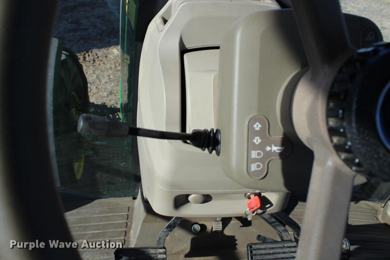 image for item DC7721 2011 John Deere 7200R MFWD tractor