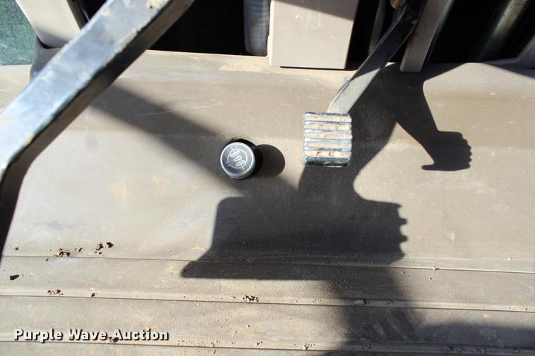 image for item DC7721 2011 John Deere 7200R MFWD tractor