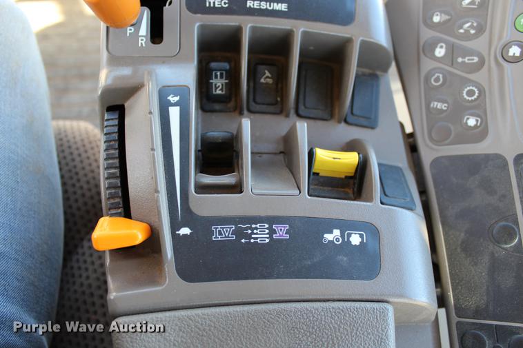 image for item DC7721 2011 John Deere 7200R MFWD tractor