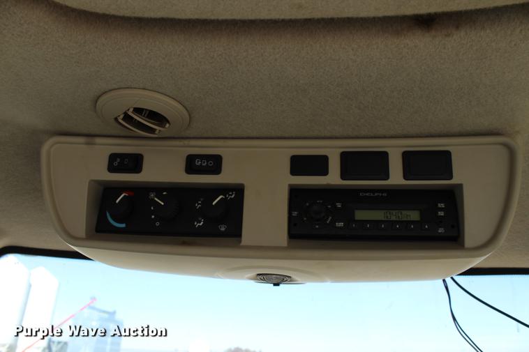 image for item DC7721 2011 John Deere 7200R MFWD tractor